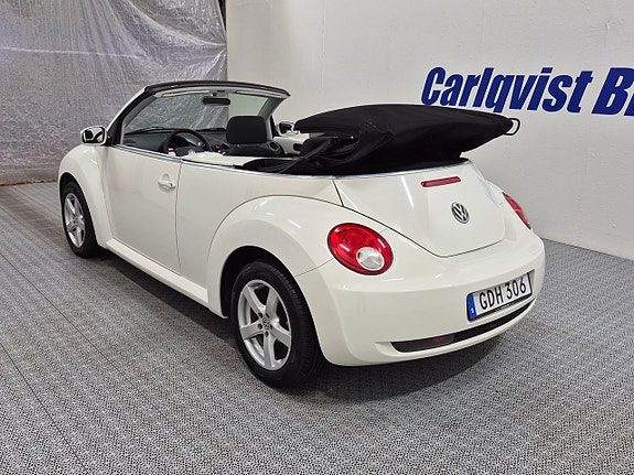 Volkswagen Beetle 4 of 9