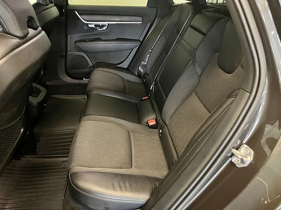 Volvo V90 Cross Country 7 of 14