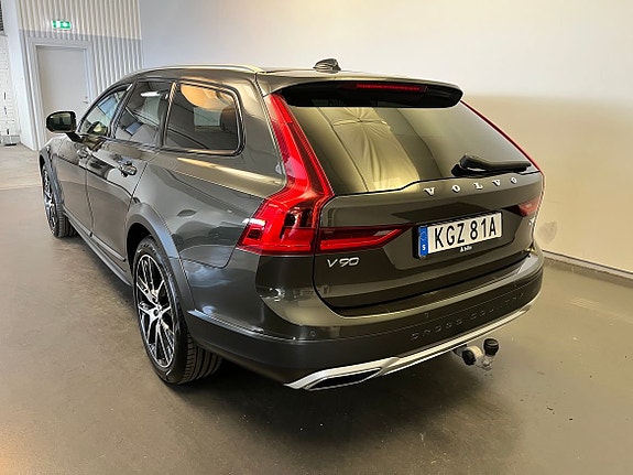 Volvo V90 Cross Country 3 of 14