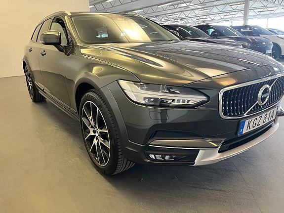 Volvo V90 Cross Country 9 of 14