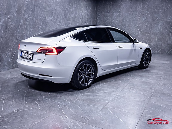 Tesla Model 3 7 of 29