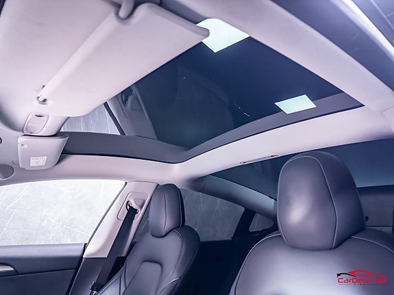 Tesla Model 3 19 of 29