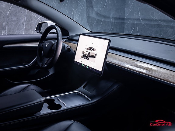 Tesla Model 3 13 of 29