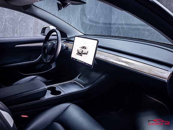 Tesla Model 3 14 of 29