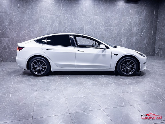 Tesla Model 3 8 of 29