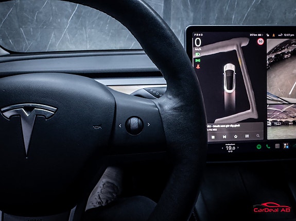 Tesla Model 3 21 of 29