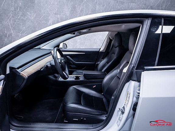 Tesla Model 3 10 of 29