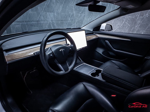 Tesla Model 3 11 of 29