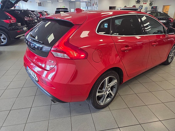 Volvo V40 8 of 20