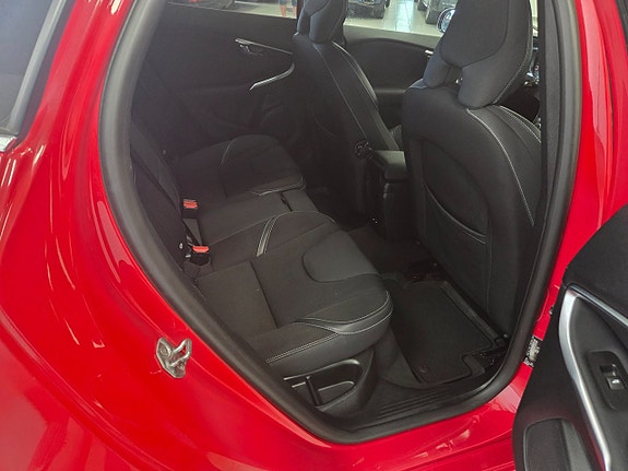 Volvo V40 9 of 20