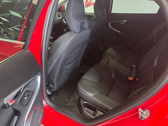 Volvo V40 4 of 20