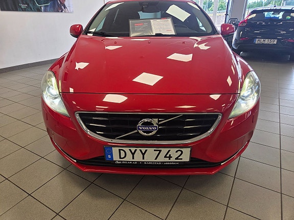 Volvo V40 14 of 20
