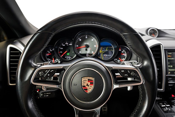 Porsche Cayenne S 13 of 29