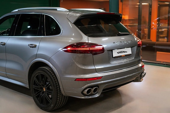 Porsche Cayenne S 4 of 29