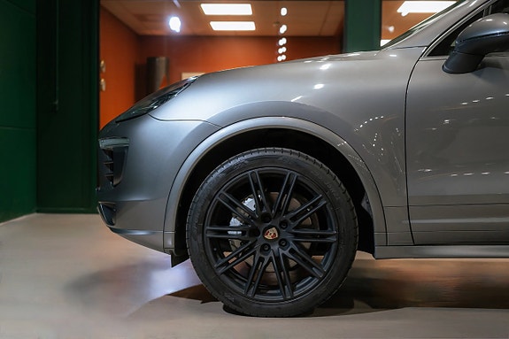 Porsche Cayenne S 7 of 29