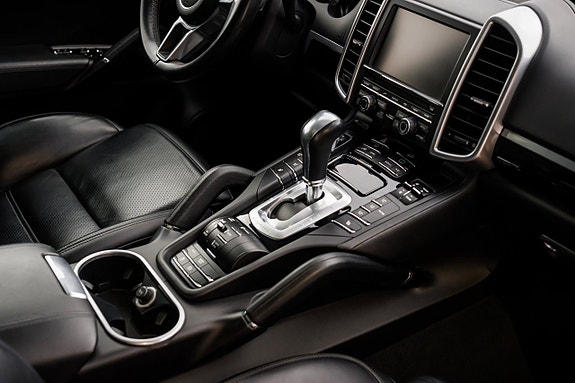 Porsche Cayenne S 25 of 29