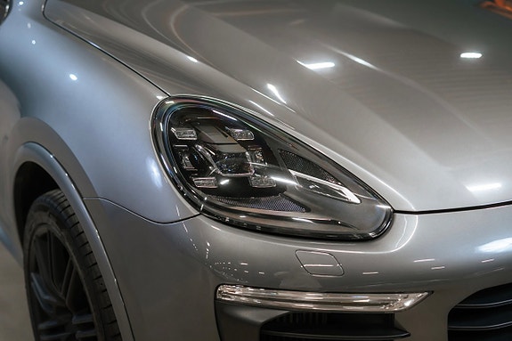 Porsche Cayenne S 9 of 29