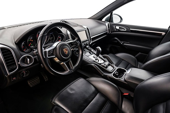 Porsche Cayenne S 11 of 29