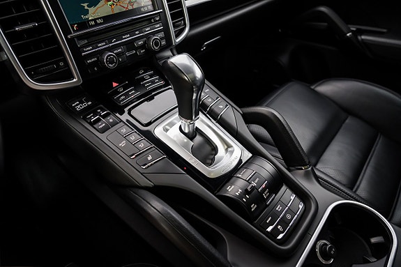 Porsche Cayenne S 19 of 29