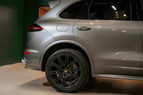 Porsche Cayenne S 8 of 29
