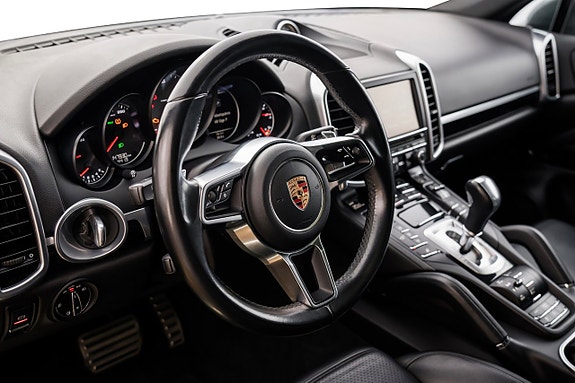 Porsche Cayenne S 12 of 29