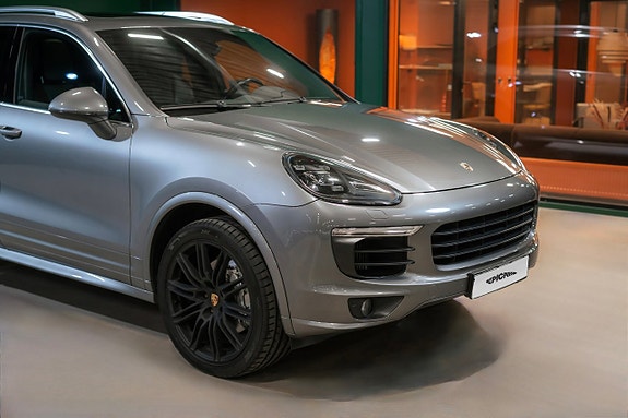 Porsche Cayenne S 2 of 29