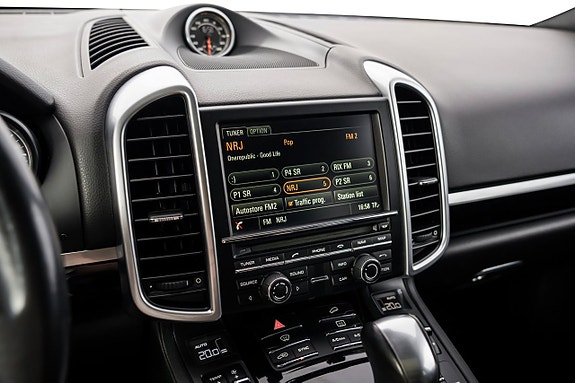 Porsche Cayenne S 15 of 29