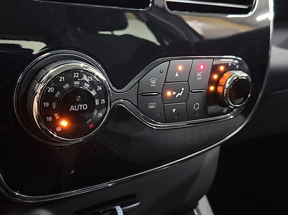 Renault Clio 23 of 28