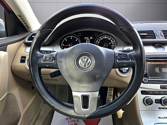 Volkswagen Passat Alltrack 17 of 22