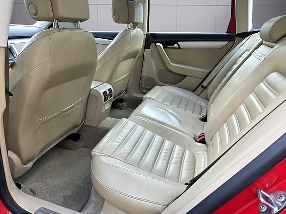 Volkswagen Passat Alltrack 14 of 22