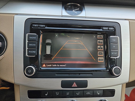 Volkswagen Passat Alltrack 19 of 22