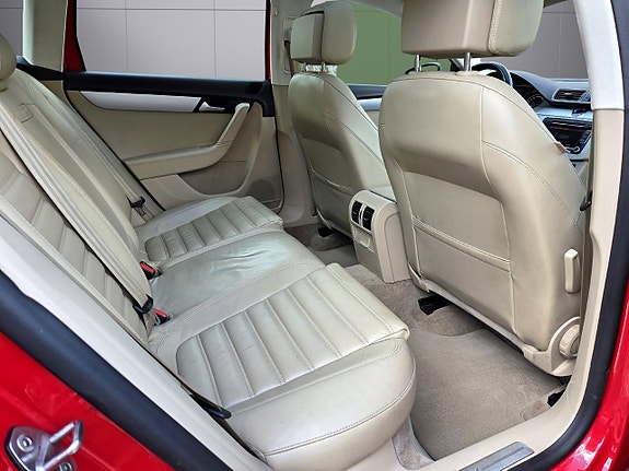 Volkswagen Passat Alltrack 15 of 22