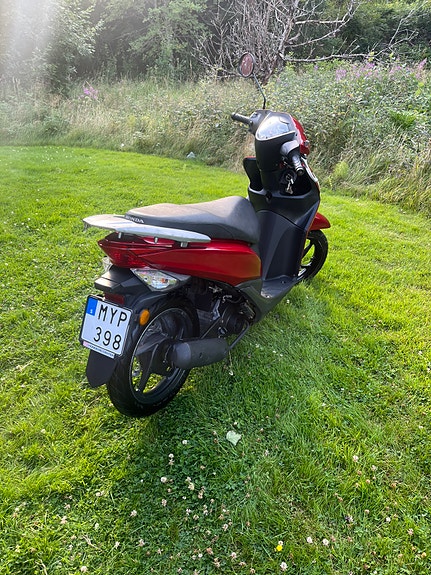 Honda Vision 4 of 8