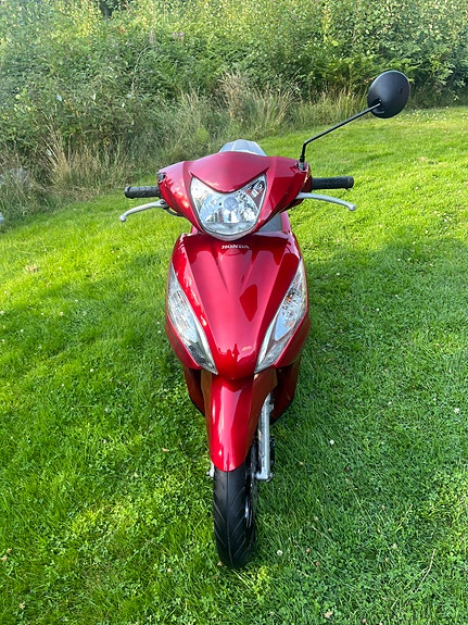 Honda Vision 5 of 8