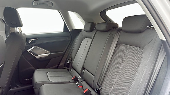 Audi Q3 12 of 17