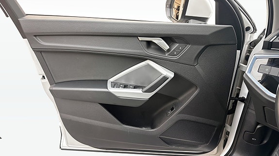 Audi Q3 16 of 17
