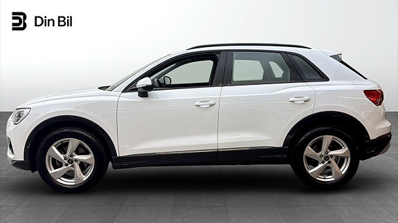 Audi Q3 2 of 17