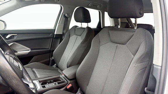 Audi Q3 8 of 17