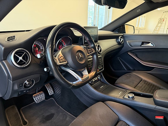 Mercedes-Benz CLA200 14 of 17