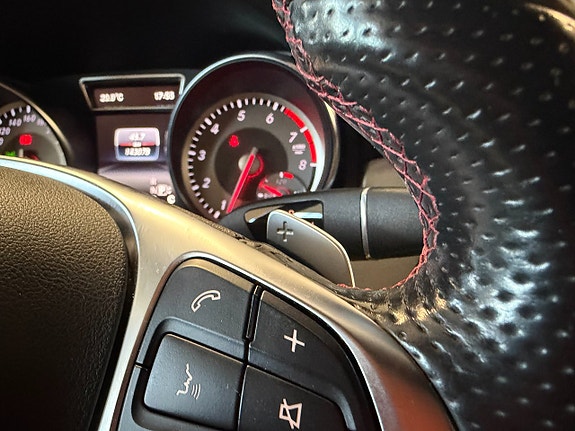 Mercedes-Benz CLA200 9 of 17