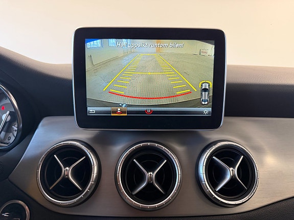 Mercedes-Benz CLA200 5 of 17