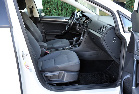 Volkswagen Golf VII 11 of 15