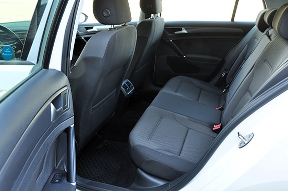 Volkswagen Golf VII 12 of 15