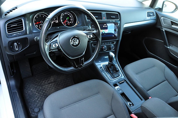 Volkswagen Golf VII 7 of 15