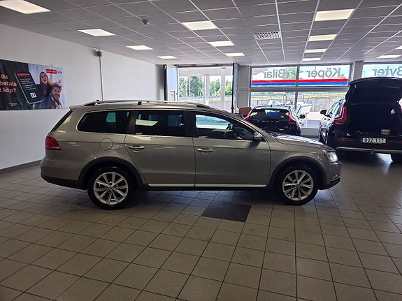 Volkswagen Passat Alltrack 12 of 25