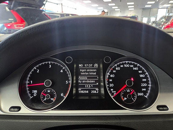 Volkswagen Passat Alltrack 18 of 25