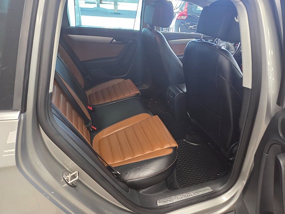 Volkswagen Passat Alltrack 11 of 25