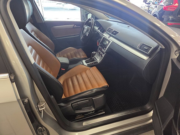 Volkswagen Passat Alltrack 13 of 25