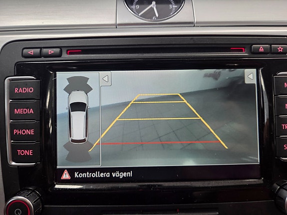 Volkswagen Passat Alltrack 22 of 25