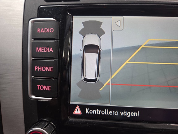 Volkswagen Passat Alltrack 23 of 25